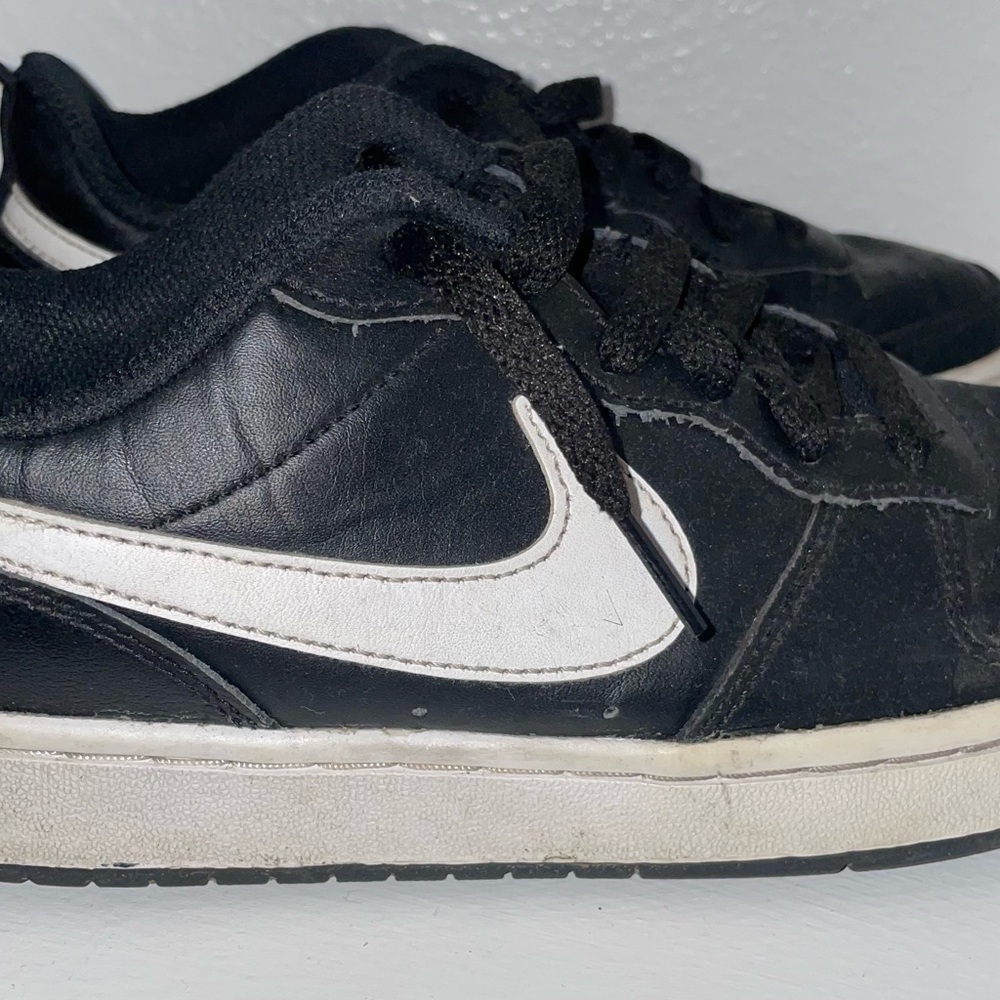 Nike Black and White Sneakers Classic Design